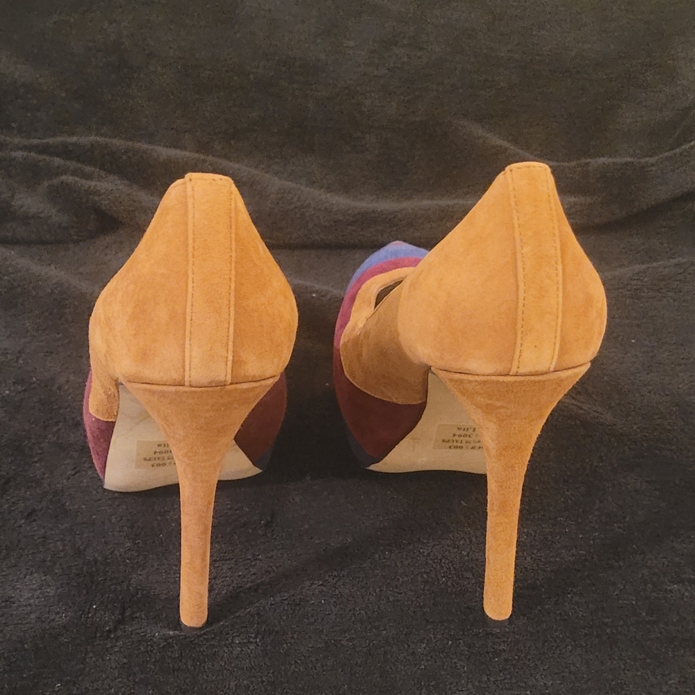 Heels - Picture 5 of 5